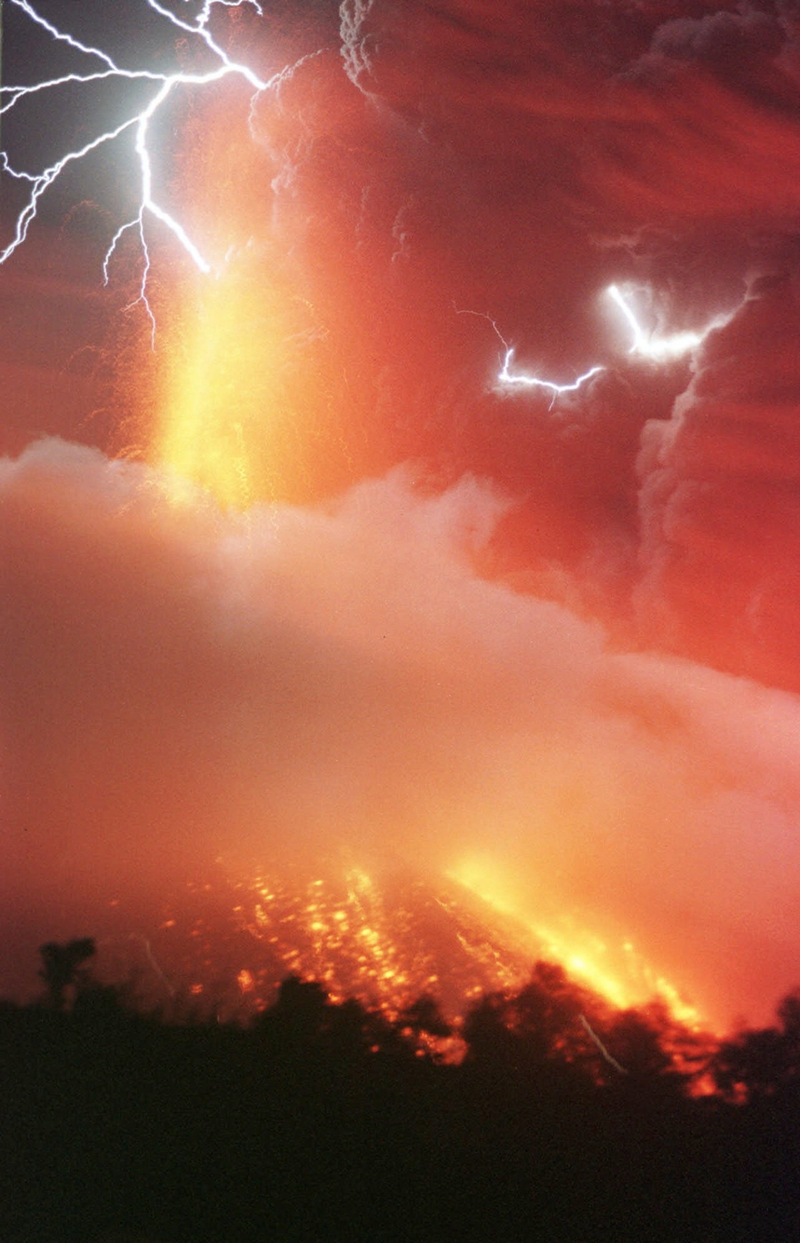 Illustration for article titled The Terrible Beauty of Volcanic Eruptions and Lava Flows